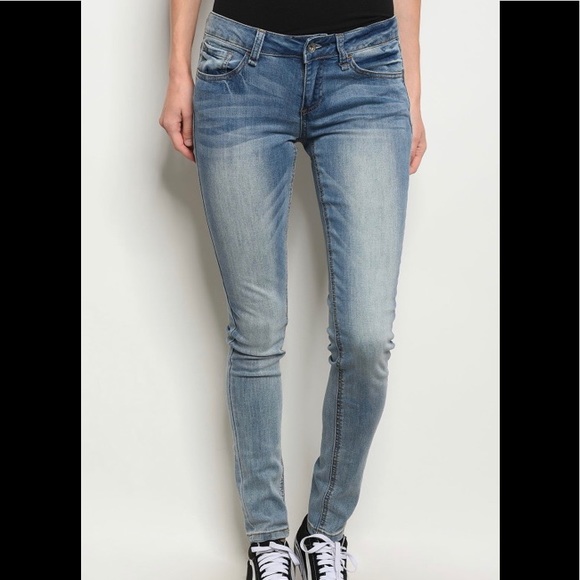 🎈2/$20🎈 ALMOST GONE Special A Skinny Jeans - Picture 4 of 5